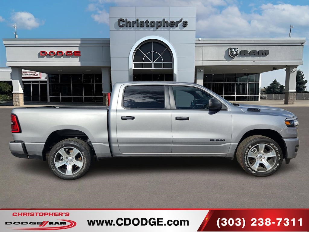 New 2025 Ram 1500 TRADESMAN CREW CAB 4X4 5'7 BOX Pickup