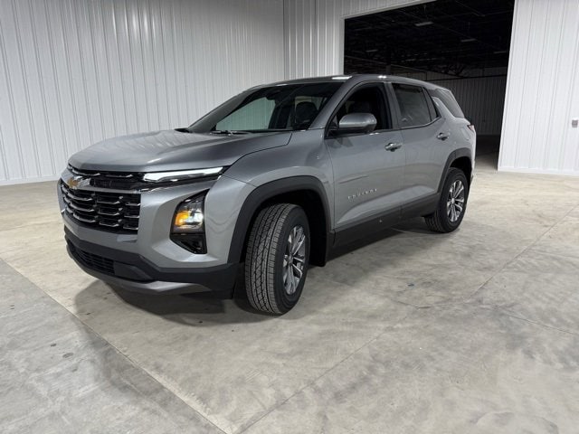 2026 Chevrolet Equinox photo 2