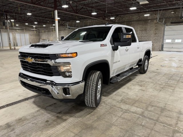 2025 Chevrolet Silverado 2500HD LT photo 3