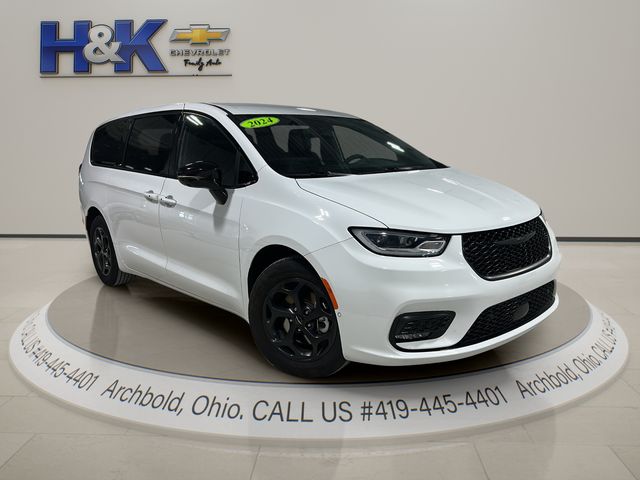 2024 Chrysler Pacifica Hybrid Select S-Appearance PHEV's photo