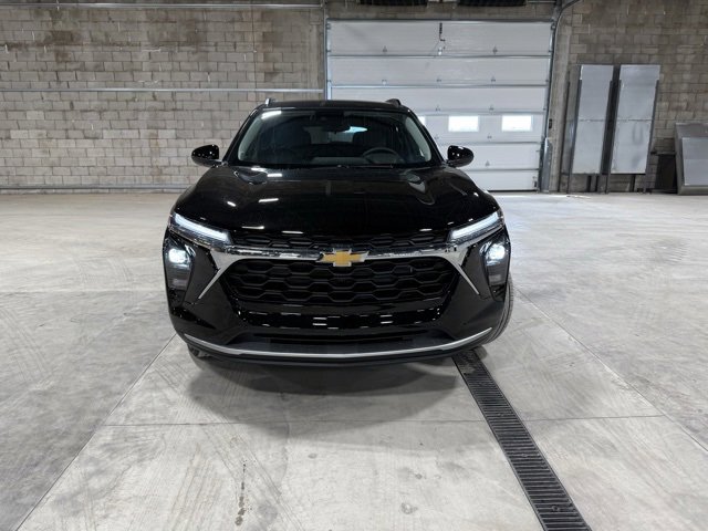 2025 Chevrolet Trax LT photo 2