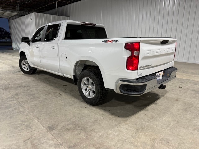2025 Chevrolet Silverado 1500 LT photo 3