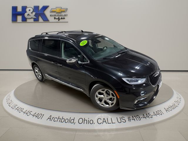 2023 Chrysler Pacifica Limited's photo