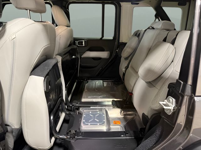 2021 Jeep Wrangler Unlimited Sahara High Altitude 4xe - Photo 12