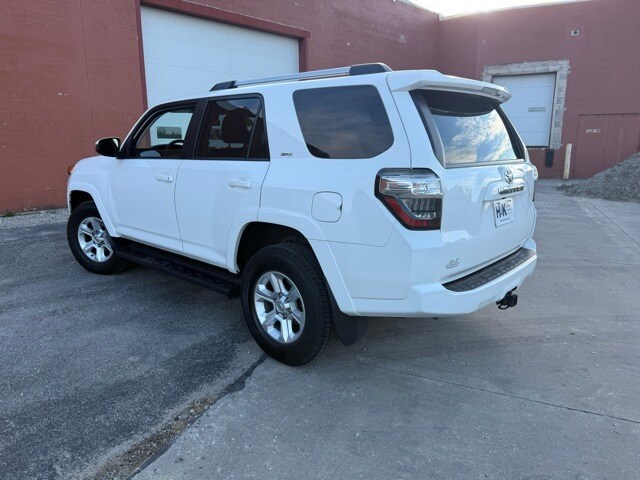 2020 Toyota 4Runner SR5 photo 4