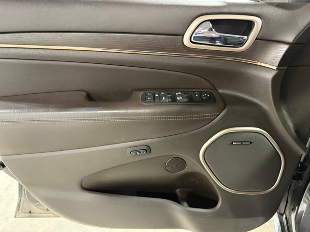 2016 Jeep Grand Cherokee Summit photo 4