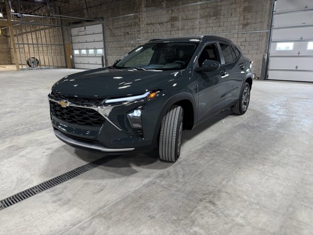 2025 Chevrolet Trax LT photo 3