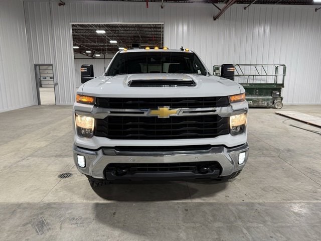 2026 Chevrolet Silverado 2500HD photo 2