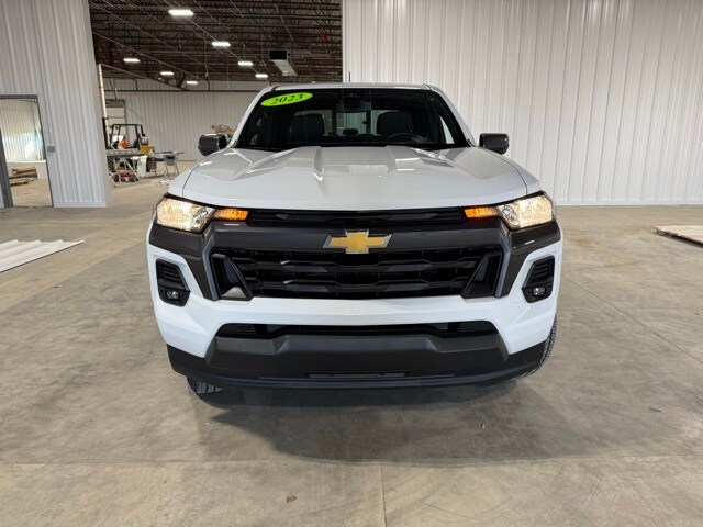 2023 Chevrolet Colorado LT photo 2