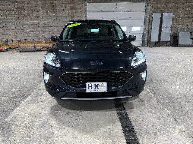 2022 Ford Escape Titanium photo 2