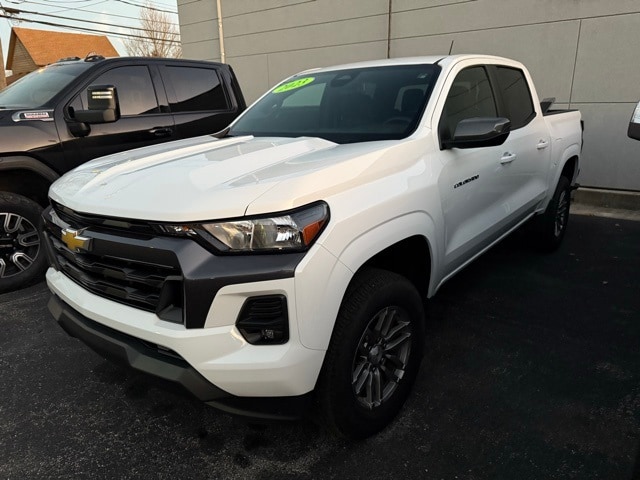 2023 Chevrolet Colorado LT photo 3