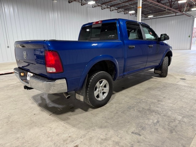 2017 Ram 1500 SLT photo 3