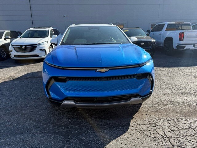2024 Chevrolet Equinox EV 1LT photo 2