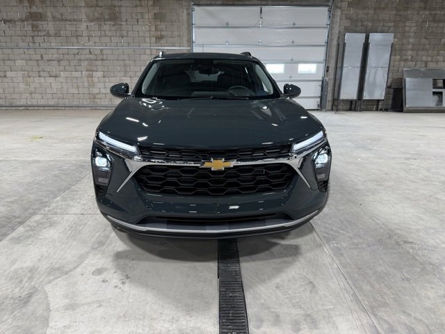 2025 Chevrolet Trax LT photo 2