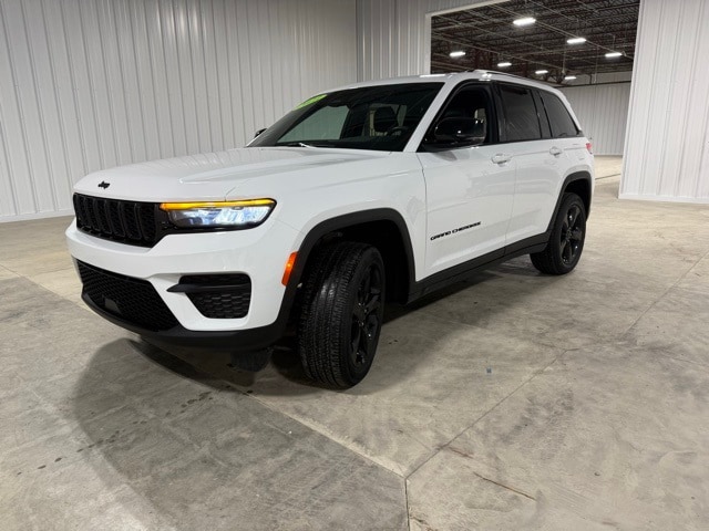 2023 Jeep Grand Cherokee Altitude X photo 2