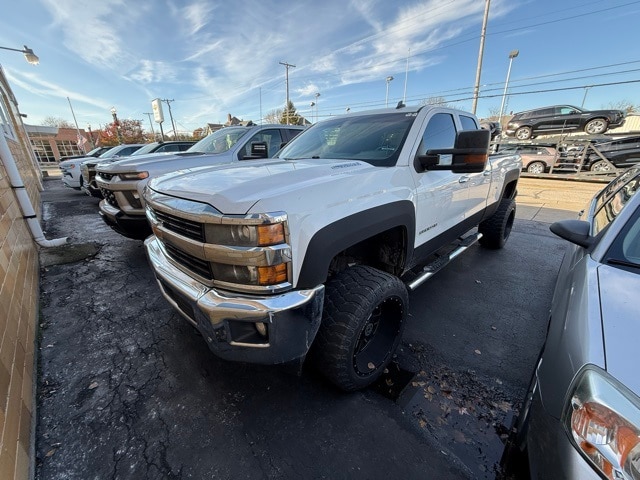 2015 Chevrolet Silverado 2500HD LTZ photo 2