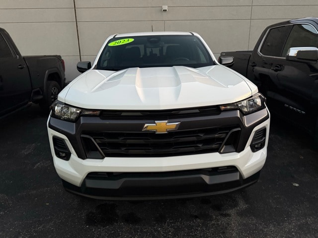 2023 Chevrolet Colorado LT photo 2