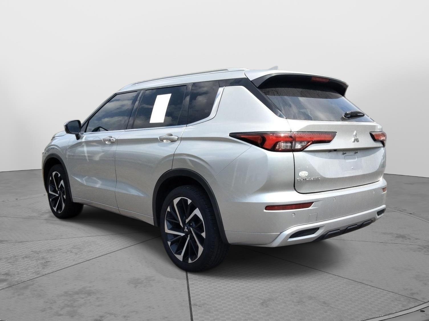 2023 Mitsubishi Outlander SEL Black Edition photo 3
