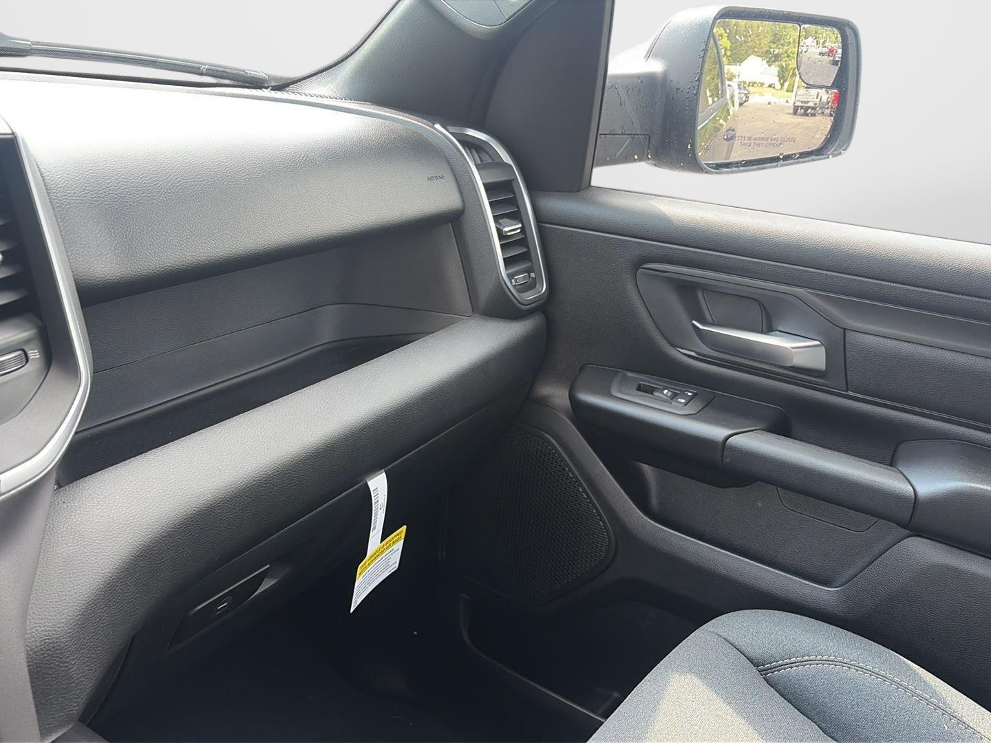 2026 RAM 1500 Express - Photo 29
