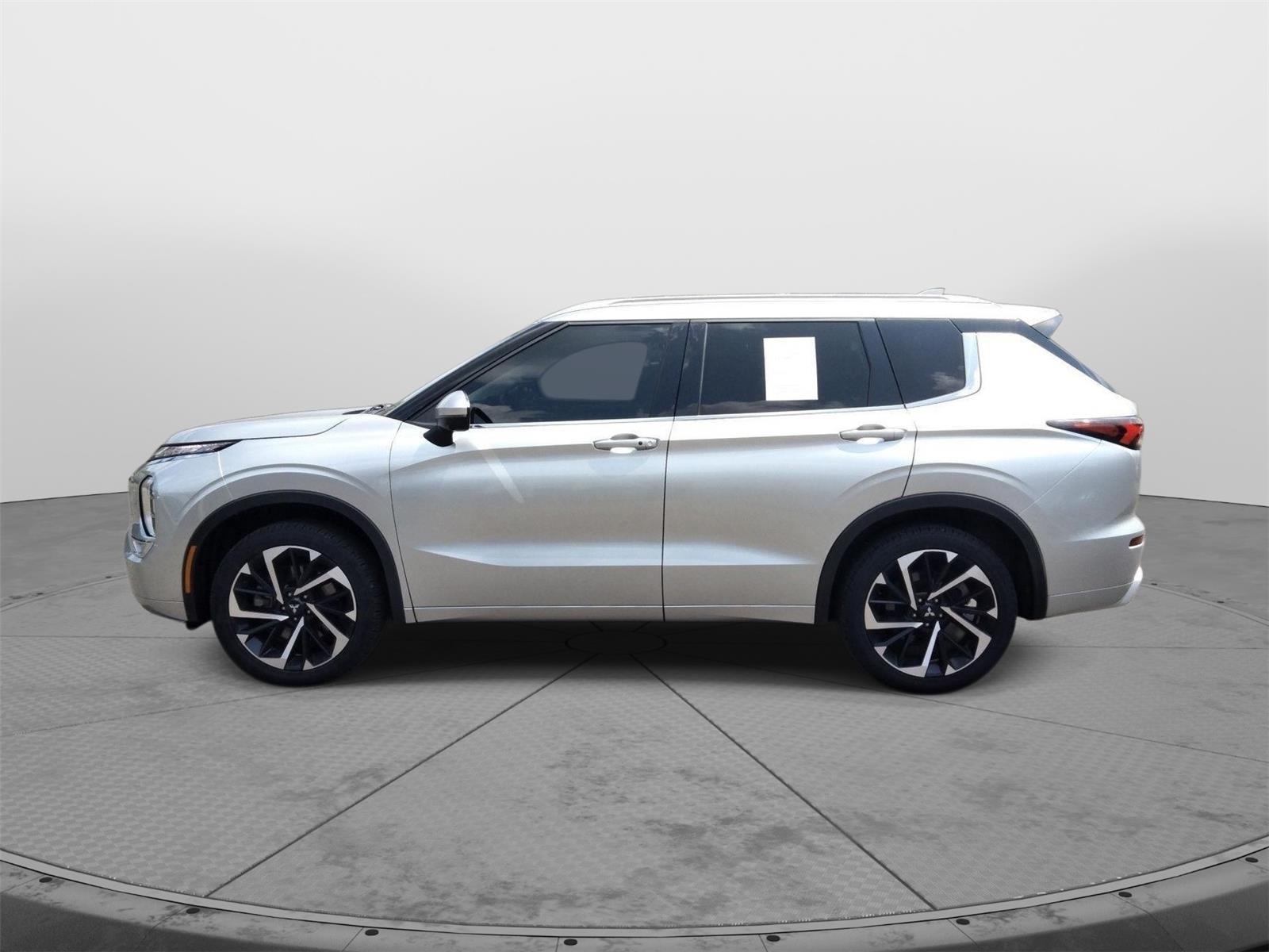 2023 Mitsubishi Outlander SEL Black Edition photo 2
