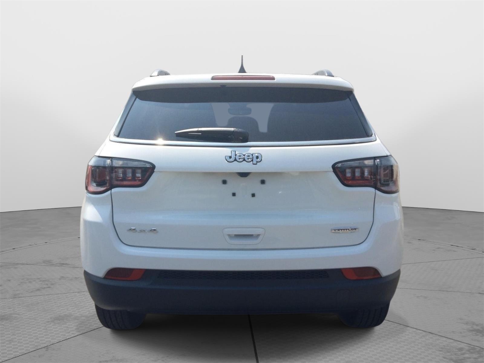 2025 Jeep Compass Latitude photo 3
