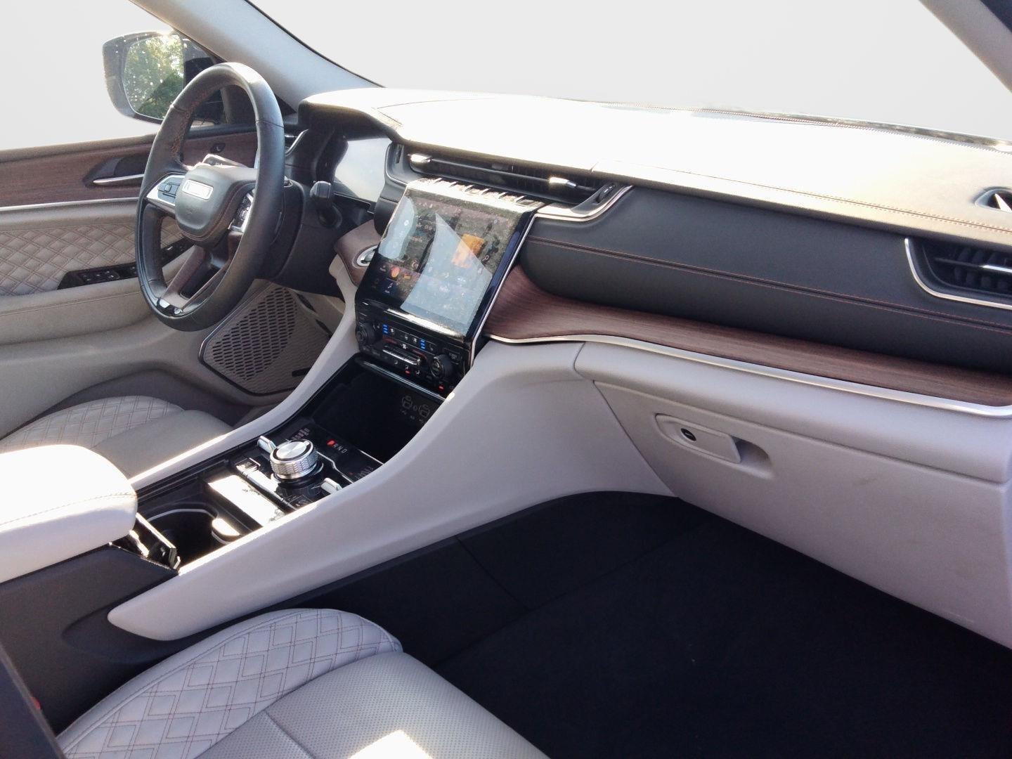 2022 Jeep Grand Cherokee Summit photo 3