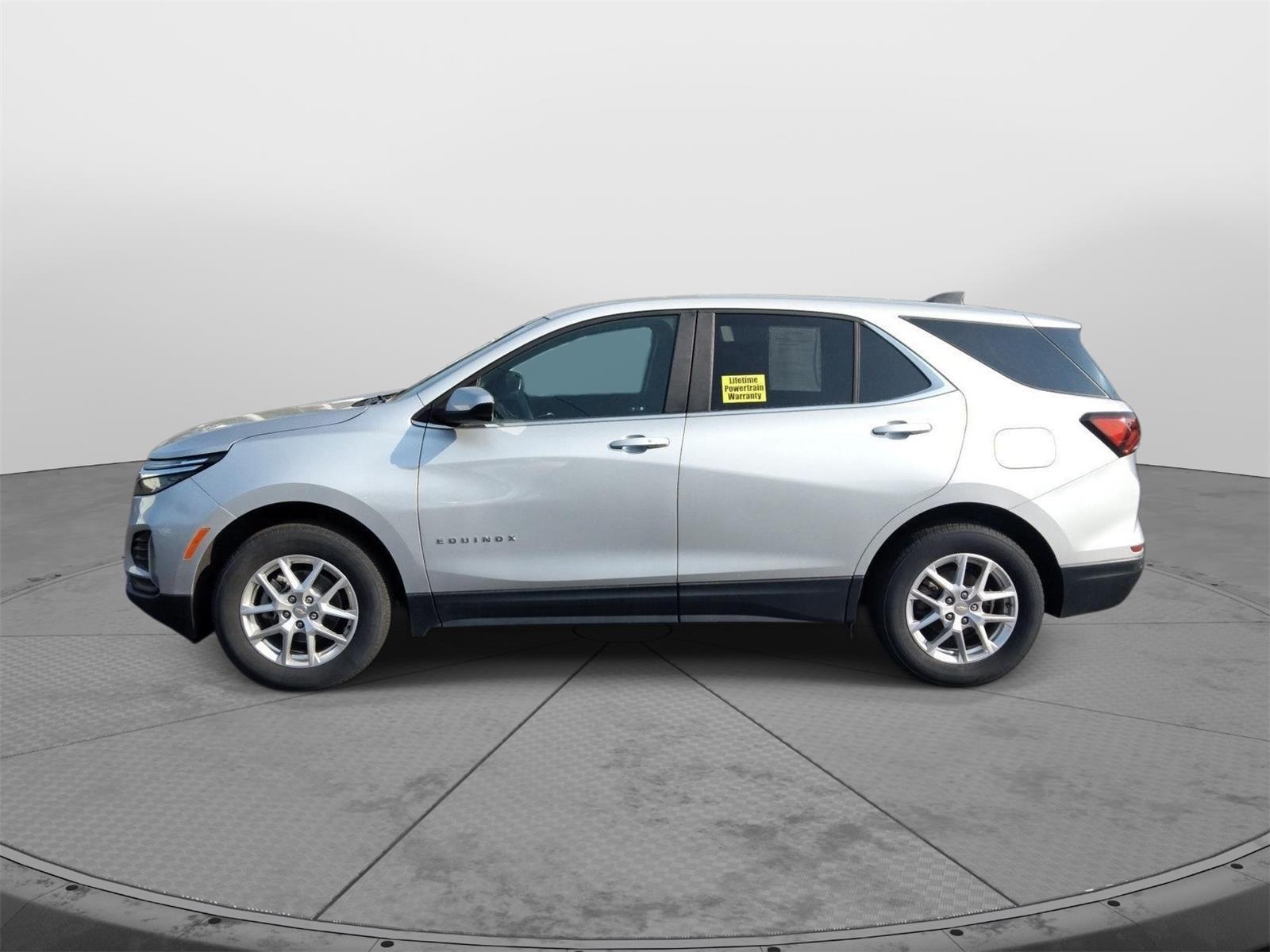 2022 Chevrolet Equinox LT photo 2