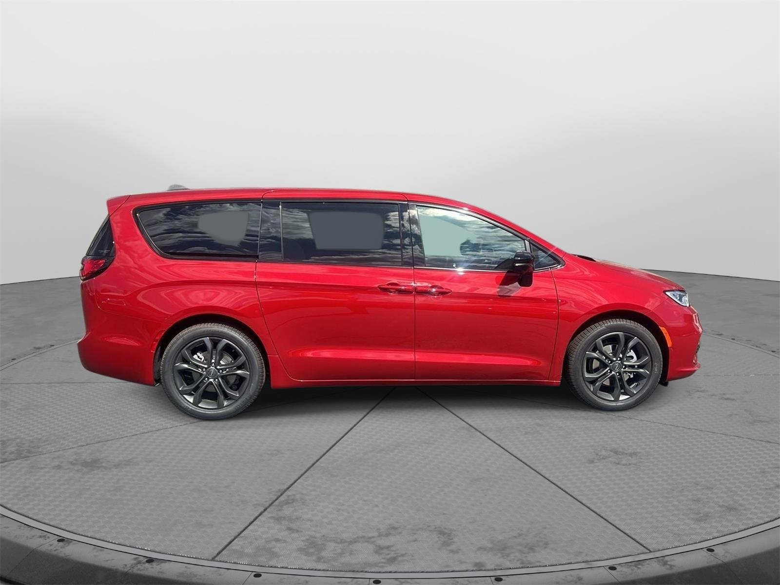 2026 Chrysler Pacifica photo 4