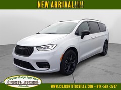 2026 Chrysler Pacifica LIMITED Passenger Van
