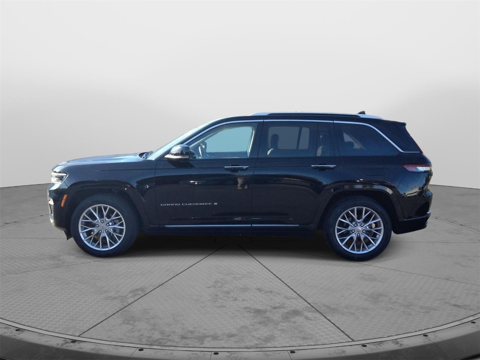 2022 Jeep Grand Cherokee Summit photo 4