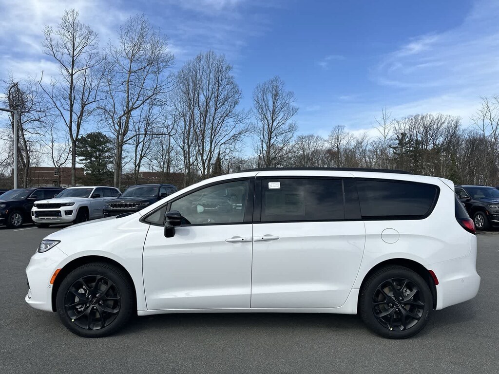 New 2024 Chrysler Pacifica TOURING L AWD For Sale WV