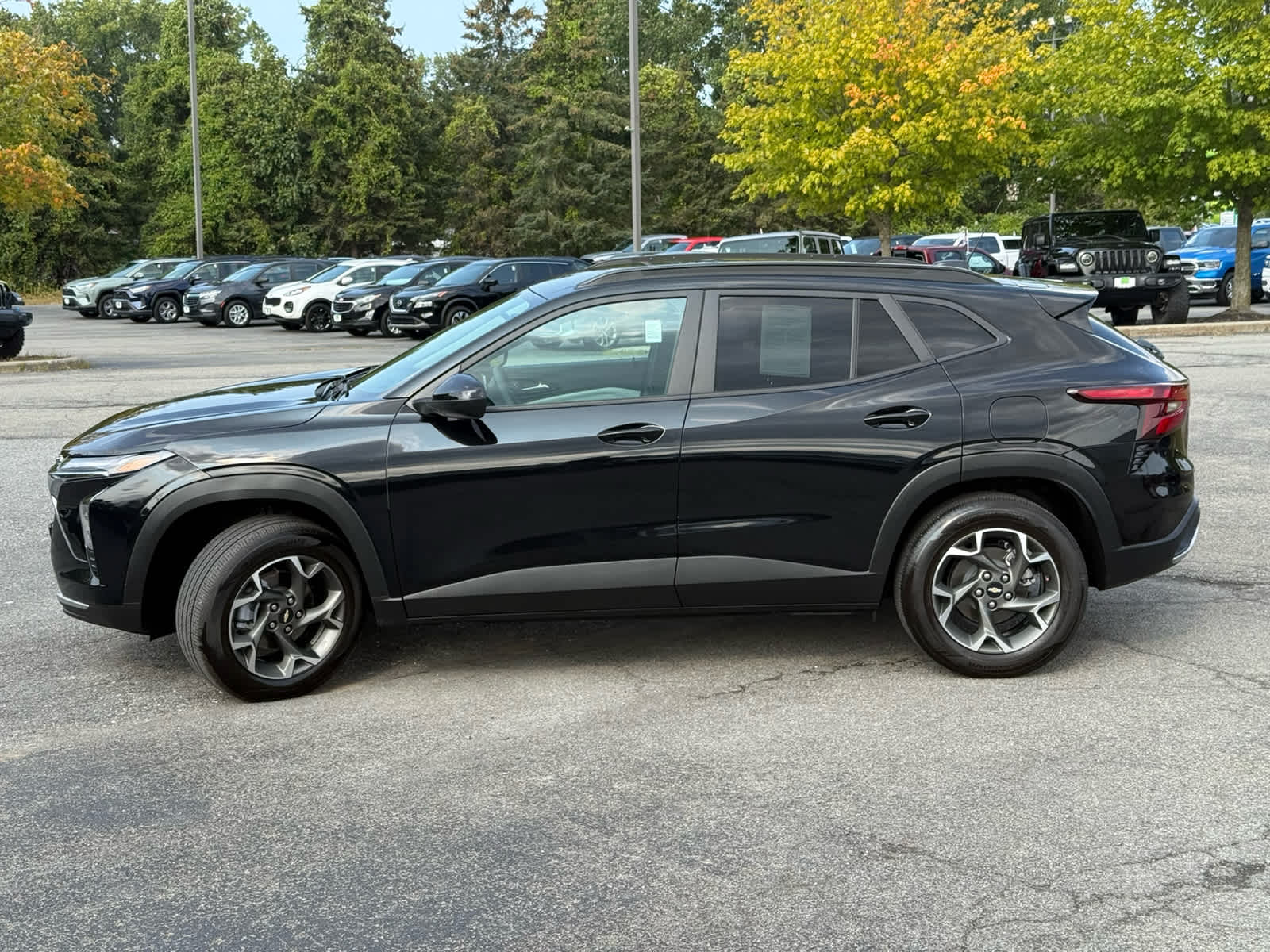 2024 Chevrolet Trax LT photo 2