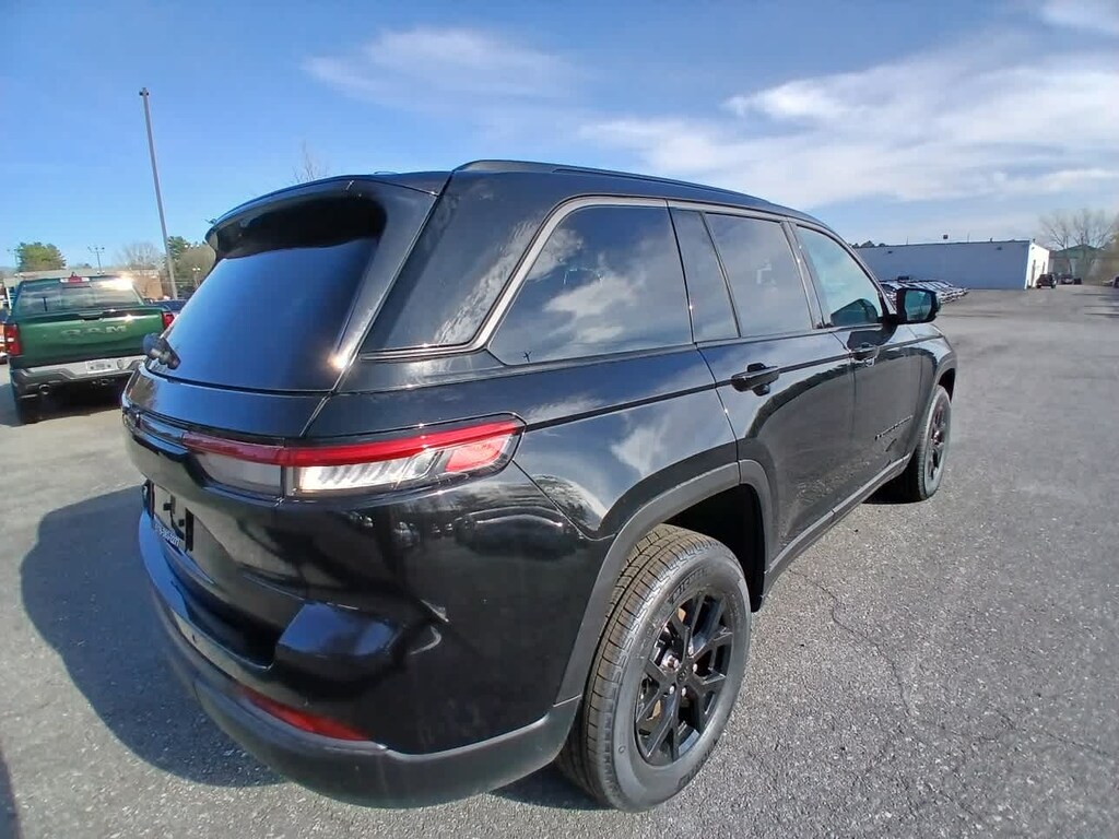 New 2026 Jeep Grand Cherokee LAREDO ALTITUDE 4X4 Sport Utility