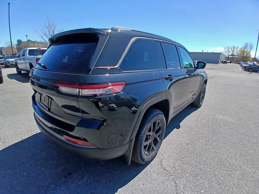 New 2026 Jeep Grand Cherokee LAREDO ALTITUDE 4X4 Sport Utility
