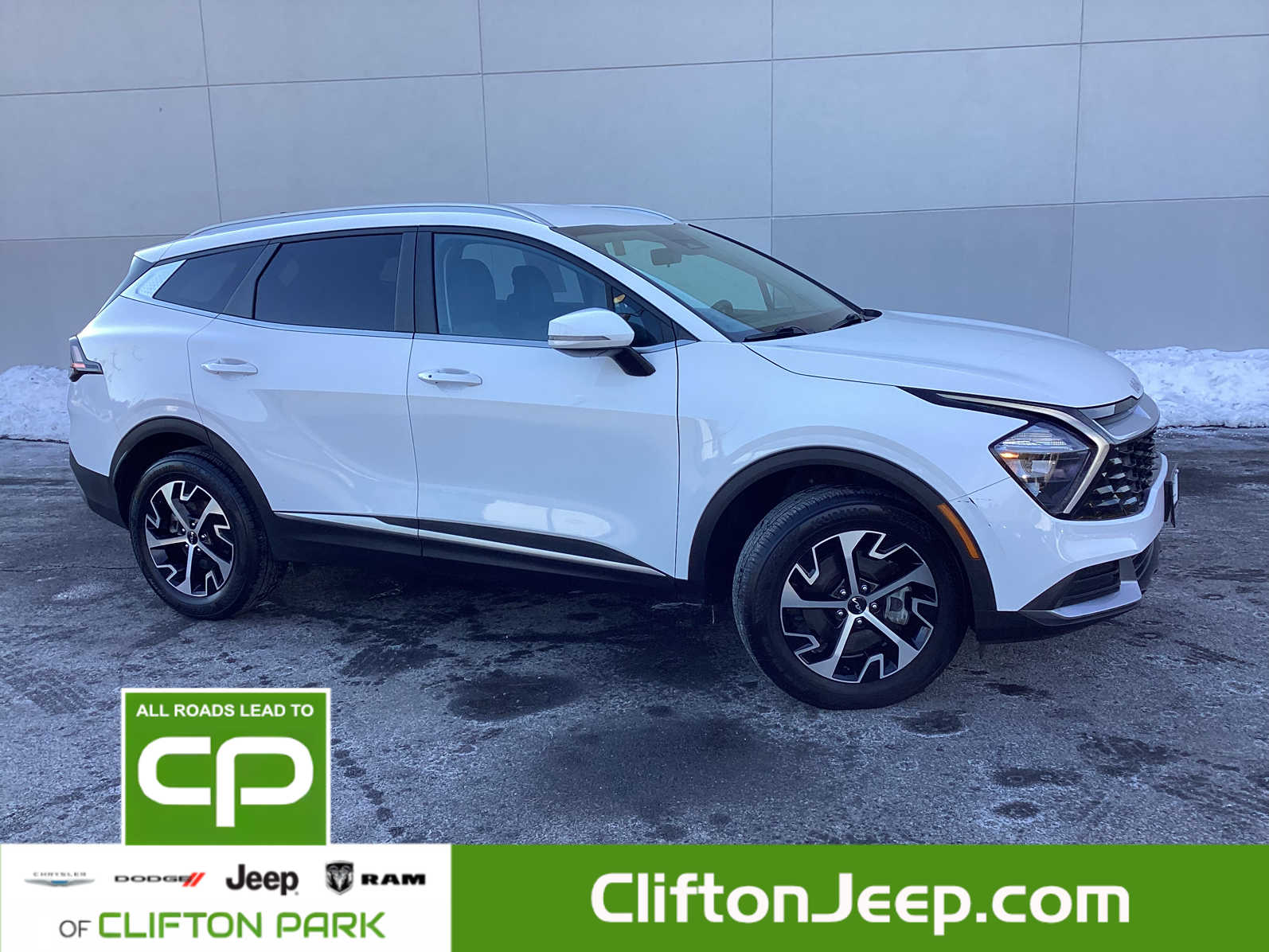 2023 Kia Sportage EX's photo