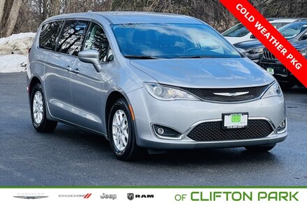 2020 Chrysler Pacifica Touring Minivan/Van