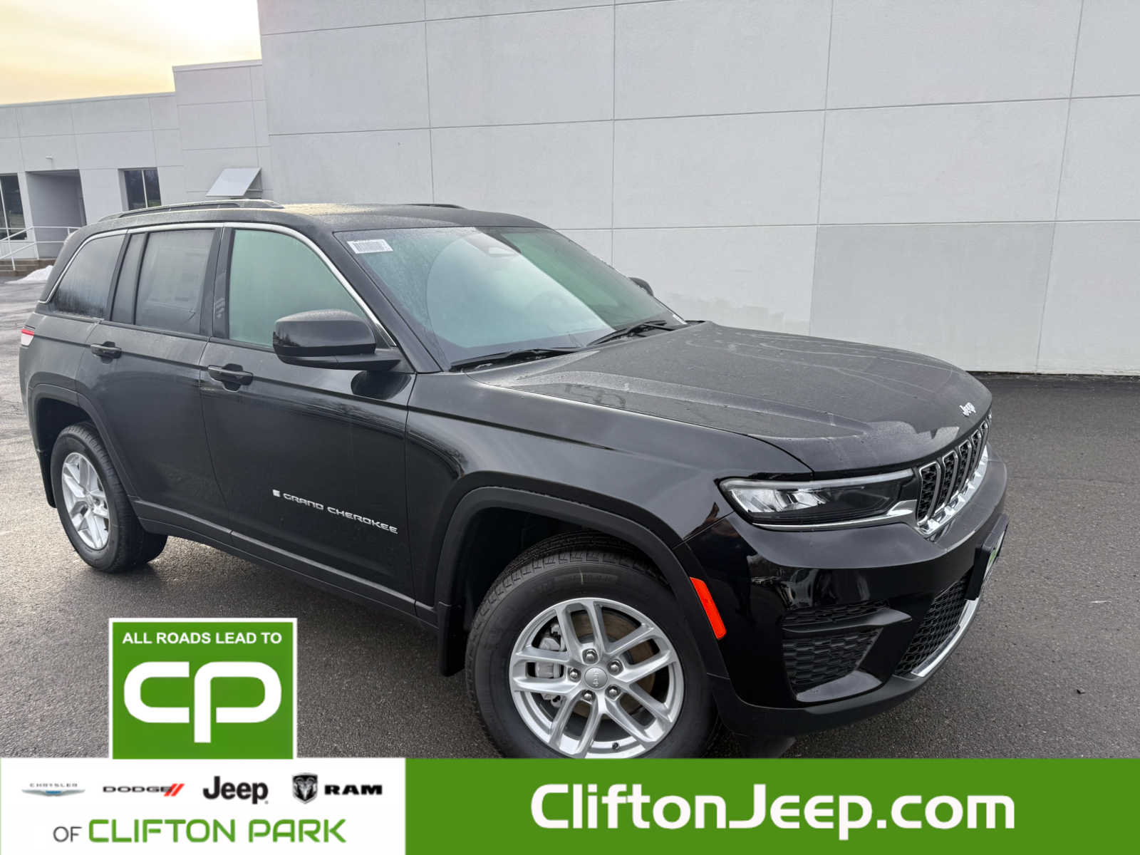 2025 Jeep Grand Cherokee Laredo's photo