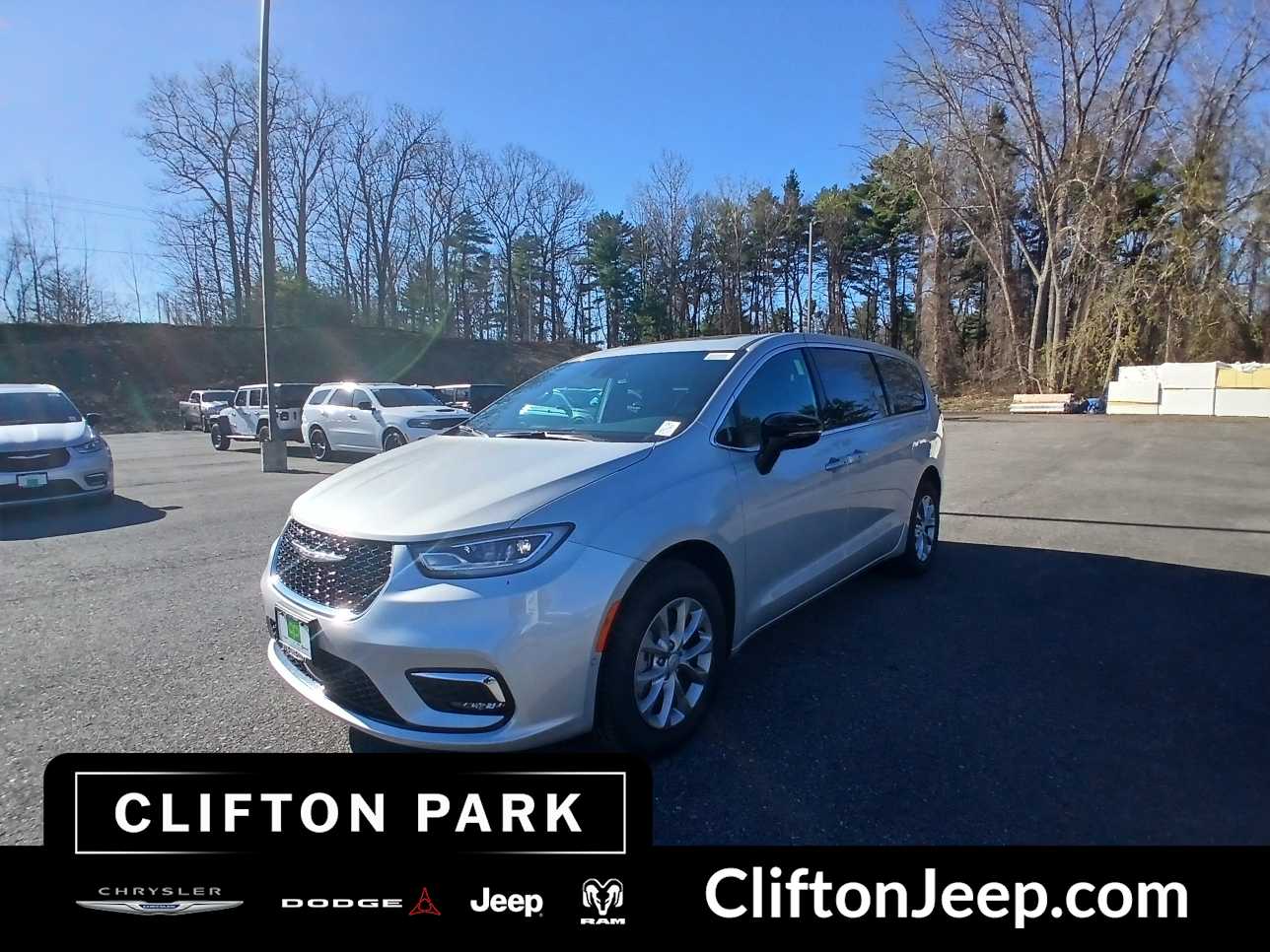 2026 Chrysler Pacifica Limited AWD's photo