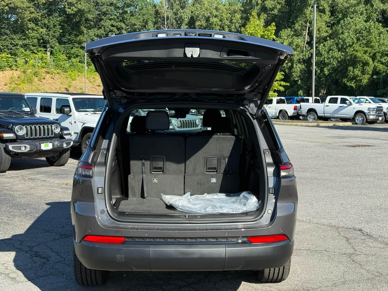 2025 Jeep Grand Cherokee L Altitude - Photo 10
