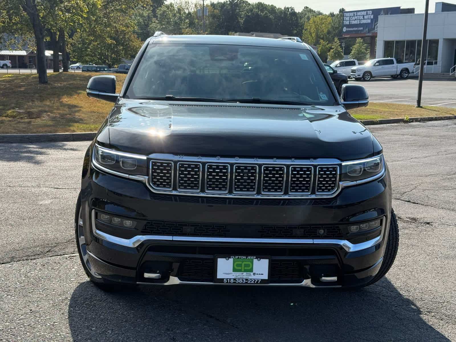 2022 Jeep Grand Wagoneer II photo 2