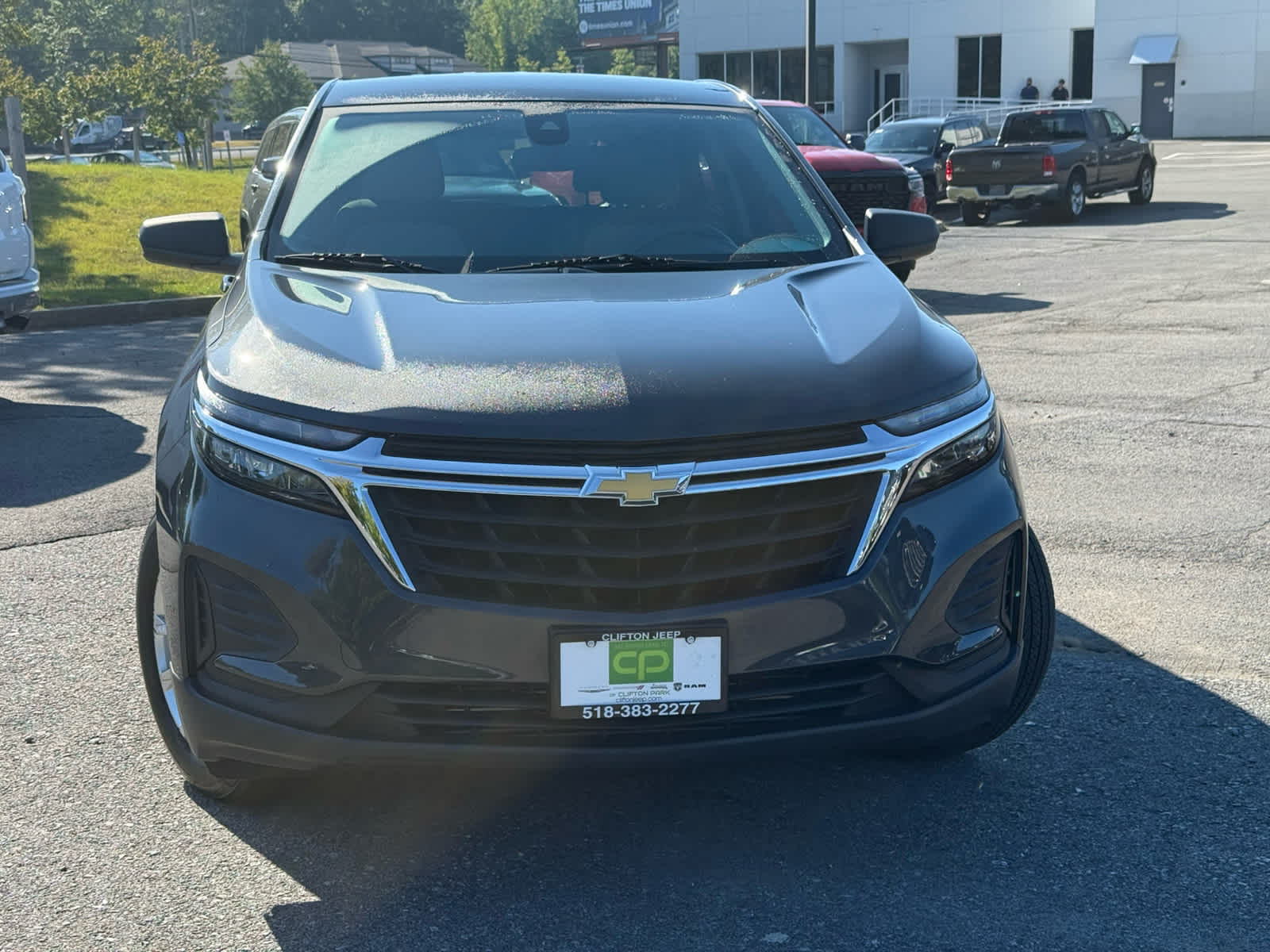 2022 Chevrolet Equinox LS photo 2