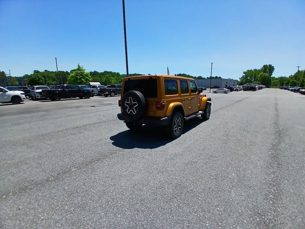New 2026 Jeep Wrangler 4-DOOR SAHARA Sport Utility
