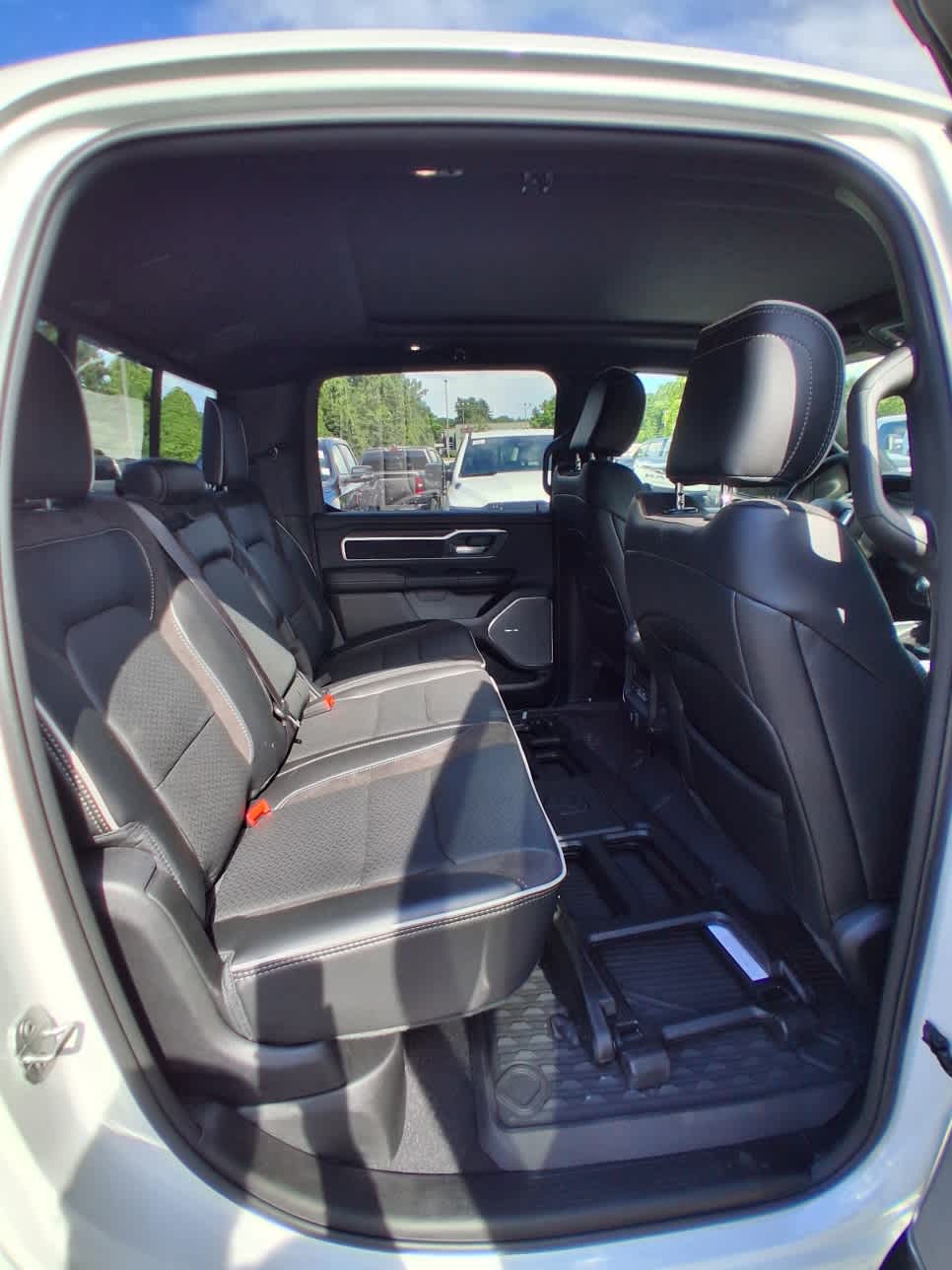2026 RAM 1500 Laramie - Photo 15