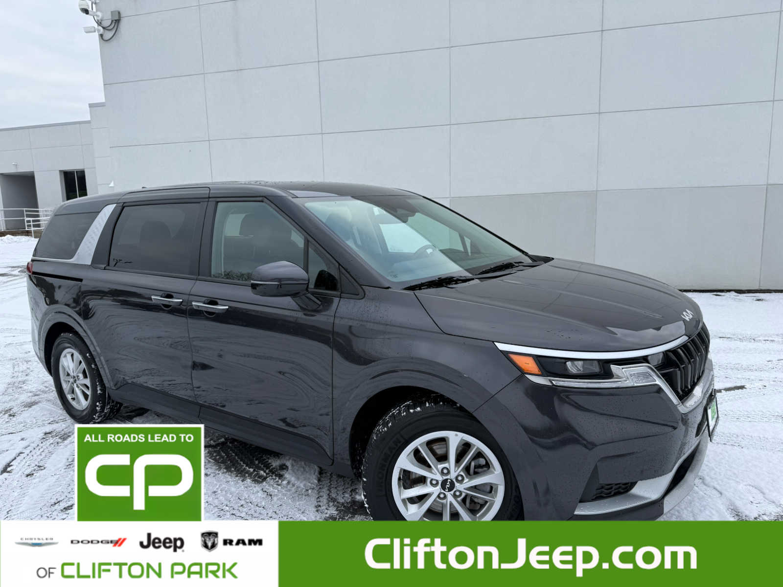 2024 Kia Carnival LX's photo