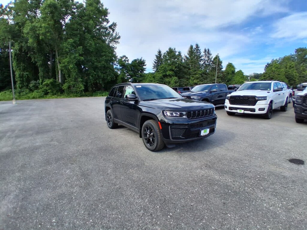 New 2026 Jeep Grand Cherokee LAREDO ALTITUDE 4X4 Sport Utility