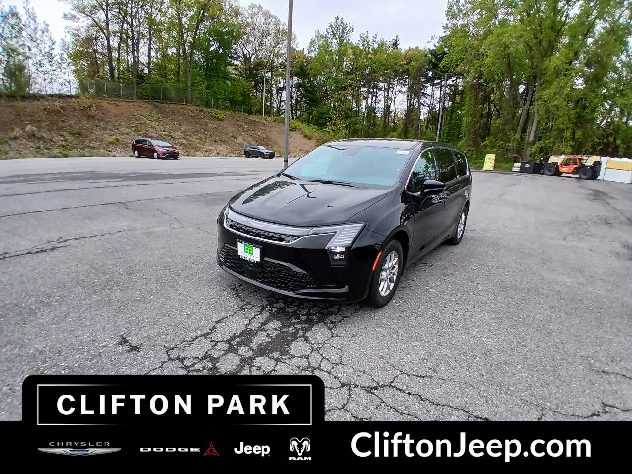 2027 Chrysler Pacifica Select's photo