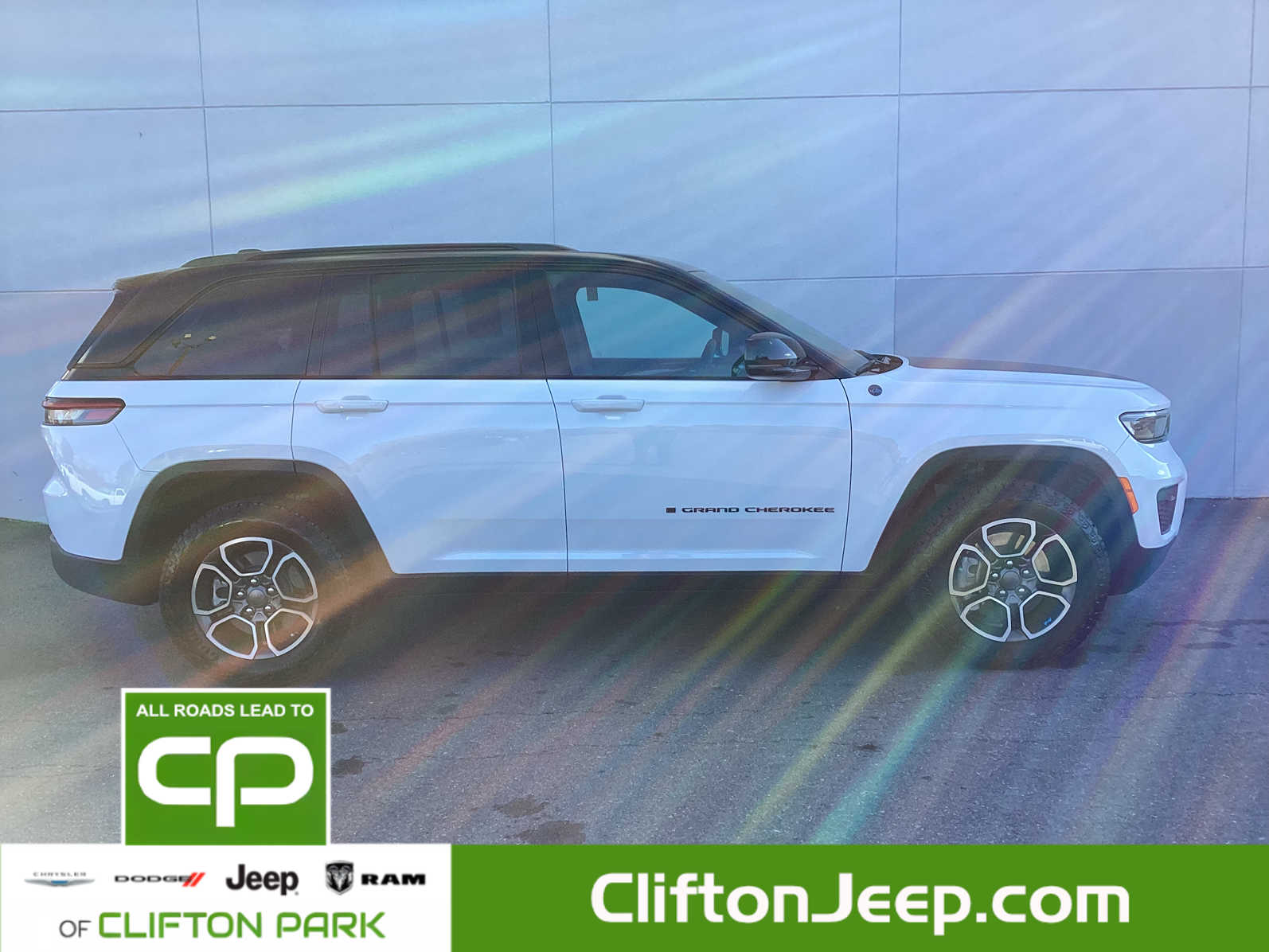 2023 Jeep Cherokee Trailhawk 4xe photo 4