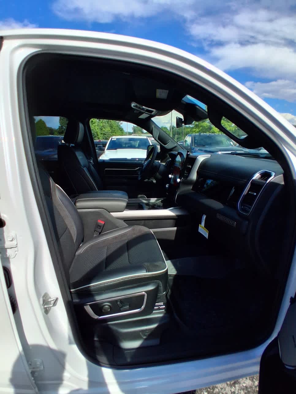 2026 RAM 1500 Laramie - Photo 17