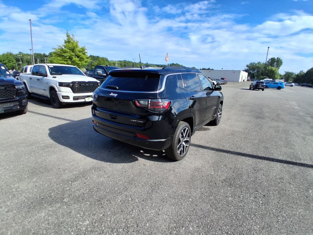 New 2026 Jeep Grand Cherokee LAREDO X 4X4 Sport Utility