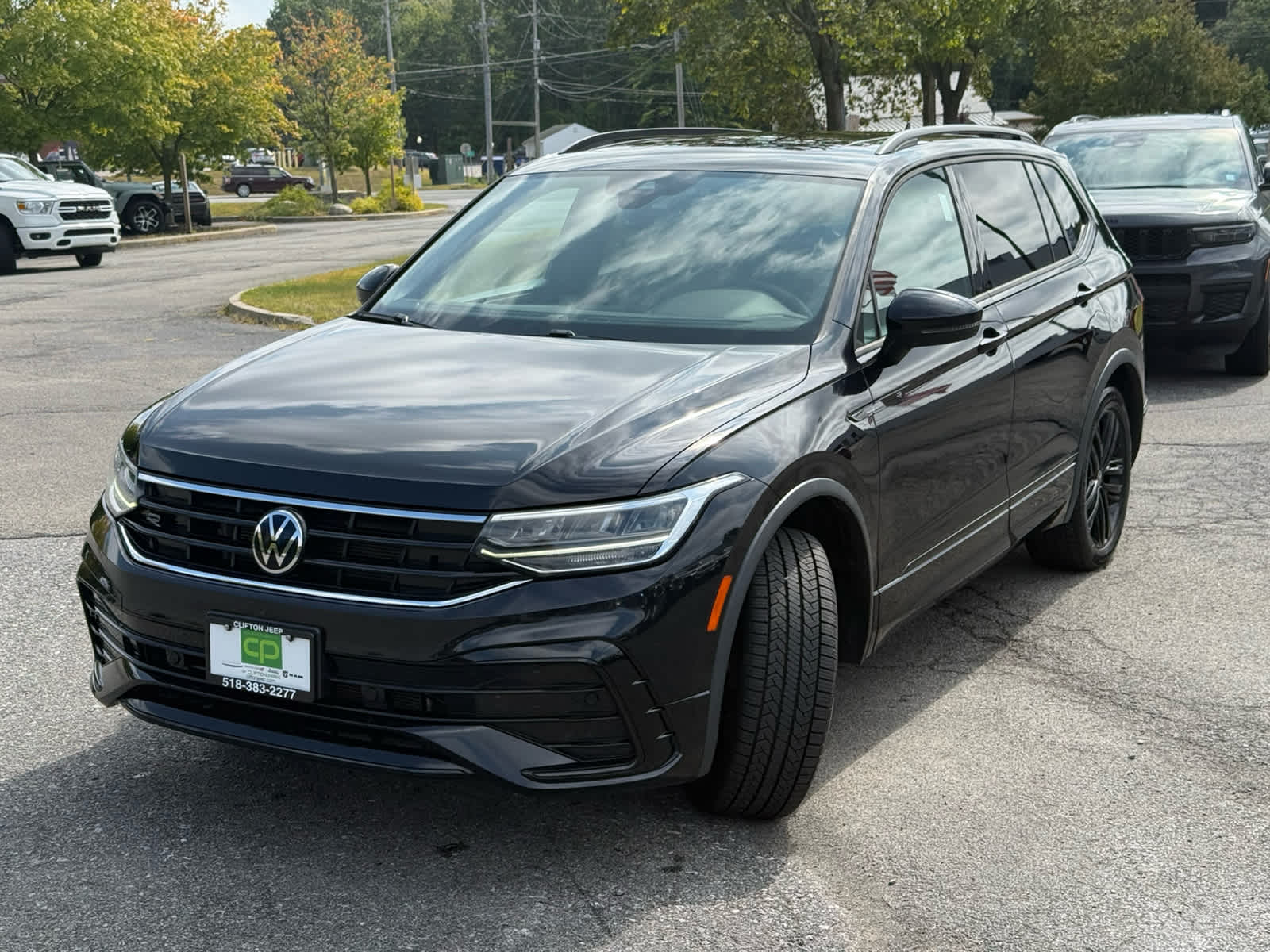 2022 Volkswagen Tiguan SE R-Line Black photo 2
